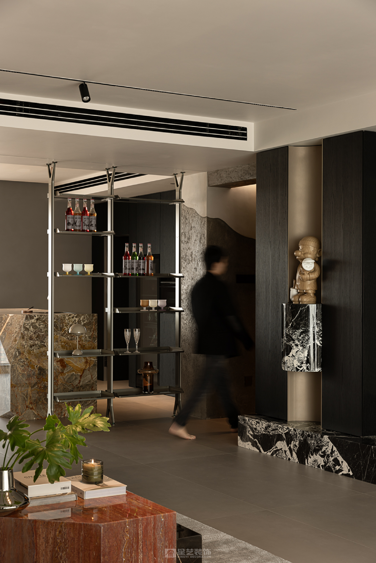 引光為墨繪寫(xiě)自由生長(zhǎng)的靈魂場(chǎng)域